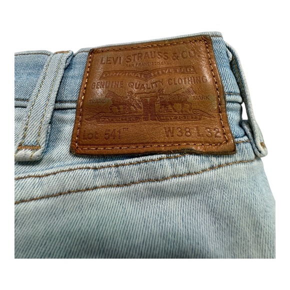 Levi's 541 Athletic Fit Men's Jeans W38 L32 Light Wash Denim‎ Blue - Picture 3 of 12